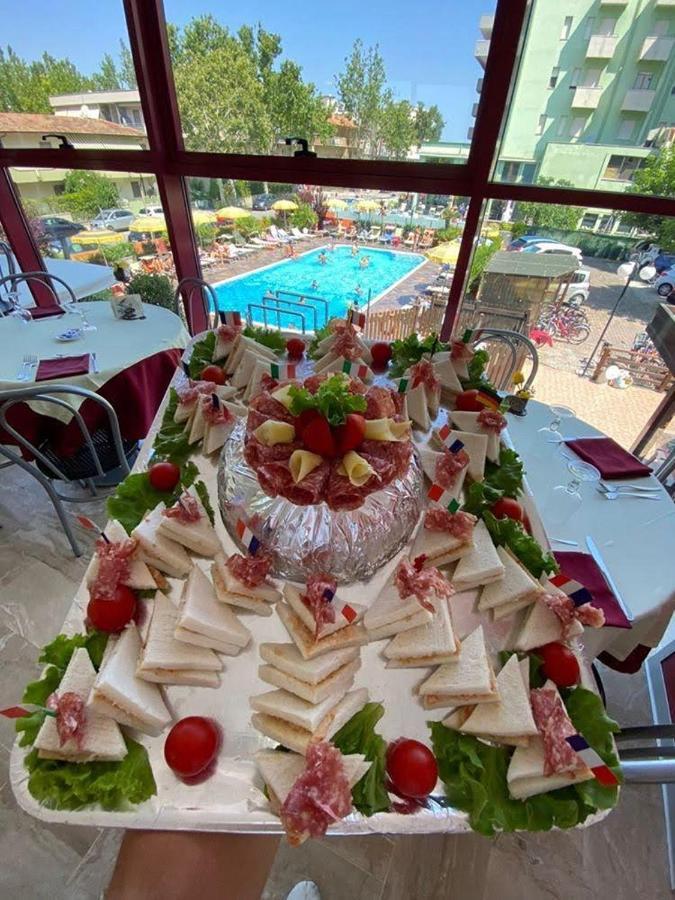 Hotel Prestigio Cesenatico Buitenkant foto