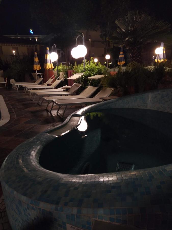 Hotel Prestigio Cesenatico Buitenkant foto