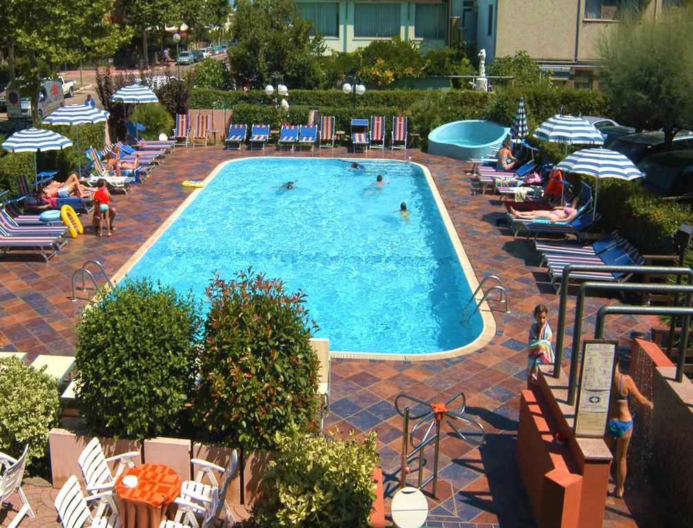 Hotel Prestigio Cesenatico Buitenkant foto