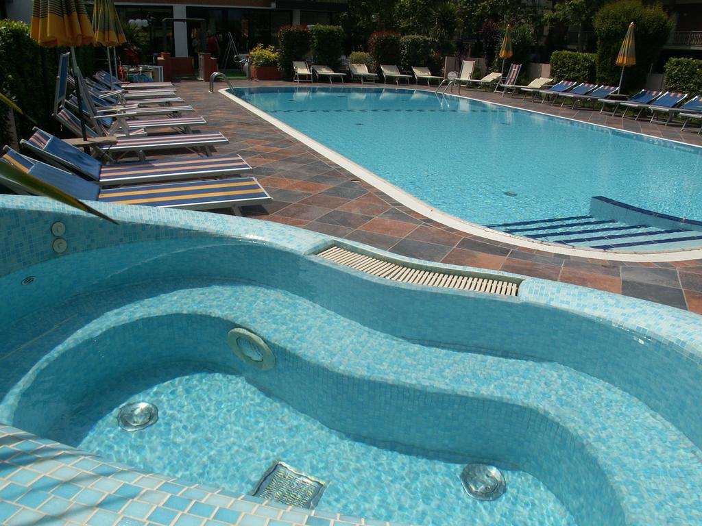 Hotel Prestigio Cesenatico Buitenkant foto