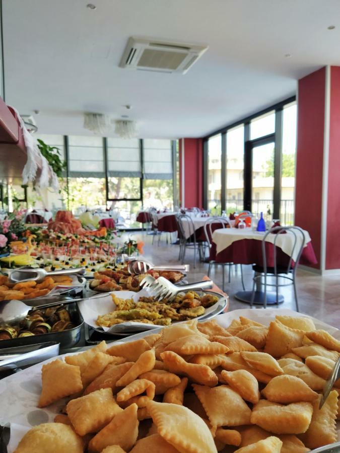 Hotel Prestigio Cesenatico Buitenkant foto